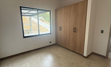 SE ARRIENDA CASA FINCA, SECTOR EL TABLAZO. RIONEGRO