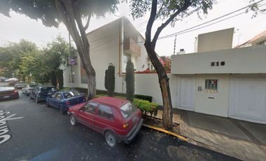 Casa en Remate Bancario en Col. Portales cerca del Parque de los Venados y museo Frida Kahlo.