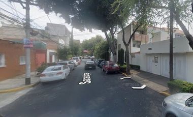 Casa en Remate Bancario en Col. Portales cerca del Parque de los Venados y museo Frida Kahlo.