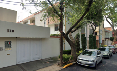 Casa en Remate Bancario en Col. Portales cerca del Parque de los Venados y museo Frida Kahlo.