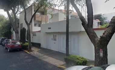 Casa en Remate Bancario en Col. Portales cerca del Parque de los Venados y museo Frida Kahlo.