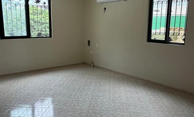 CASA EN RENTA EN MÉRIDA – PRIVADA MONTERREAL