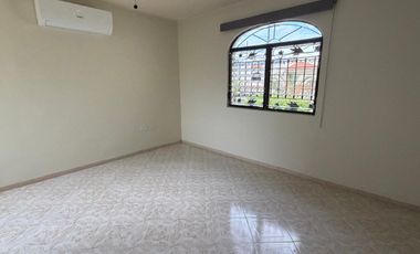CASA EN RENTA EN MÉRIDA – PRIVADA MONTERREAL