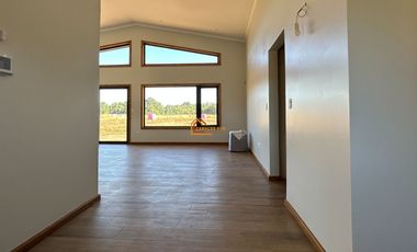 Casa nueva y hermosa en Parcela privilegiada en Pitrufquén.    REBAJADA
