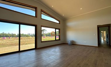 Casa nueva y hermosa en Parcela privilegiada en Pitrufquén.    REBAJADA