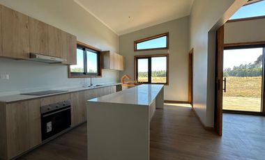 Casa nueva y hermosa en Parcela privilegiada en Pitrufquén.    REBAJADA