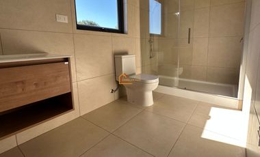 Casa nueva y hermosa en Parcela privilegiada en Pitrufquén.    REBAJADA