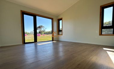 Casa nueva y hermosa en Parcela privilegiada en Pitrufquén.    REBAJADA