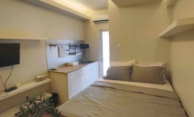 DISEWAKAN APARTEMEN GUNAWANGSA MERR – STUDIO LUXURY, LANTAI 8