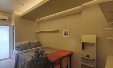 DISEWAKAN APARTEMEN GUNAWANGSA MERR – STUDIO LUXURY, LANTAI 8