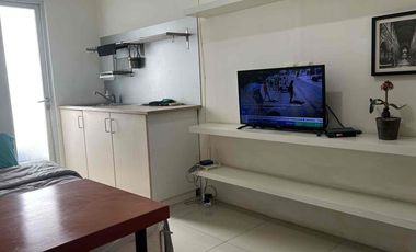 DISEWAKAN APARTEMEN GUNAWANGSA MERR – STUDIO LANTAI 8