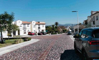 Venta Villa Capri Juriquilla Preciosa casa en condominio cotizado con amenidades. 3 recámaras, cto. de servicio, jardinzaso, amenidades