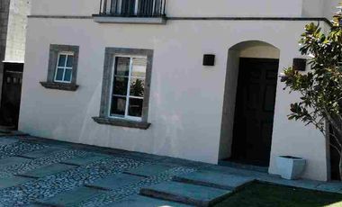 Venta Villa Capri Juriquilla Preciosa casa en condominio cotizado con amenidades. 3 recámaras, cto. de servicio, jardinzaso, amenidades