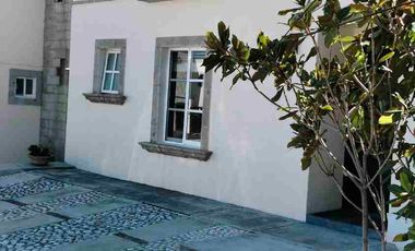 Venta Villa Capri Juriquilla Preciosa casa en condominio cotizado con amenidades. 3 recámaras, cto. de servicio, jardinzaso, amenidades