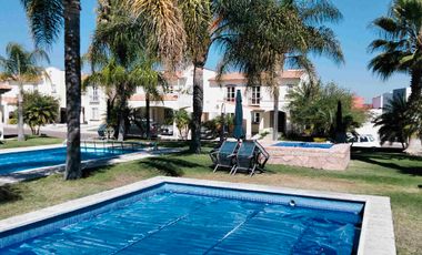 Venta Villa Capri Juriquilla Preciosa casa en condominio cotizado con amenidades. 3 recámaras, cto. de servicio, jardinzaso, amenidades