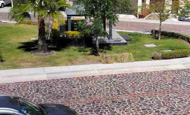 Venta Villa Capri Juriquilla Preciosa casa en condominio cotizado con amenidades. 3 recámaras, cto. de servicio, jardinzaso, amenidades