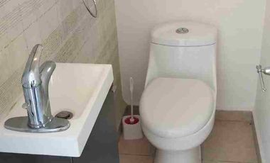 Venta Villa Capri Juriquilla Preciosa casa en condominio cotizado con amenidades. 3 recámaras, cto. de servicio, jardinzaso, amenidades