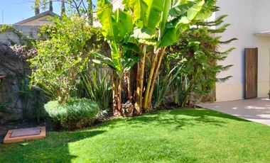 Venta Villa Capri Juriquilla Preciosa casa en condominio cotizado con amenidades. 3 recámaras, cto. de servicio, jardinzaso, amenidades