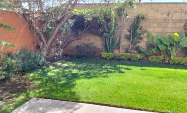 Venta Villa Capri Juriquilla Preciosa casa en condominio cotizado con amenidades. 3 recámaras, cto. de servicio, jardinzaso, amenidades