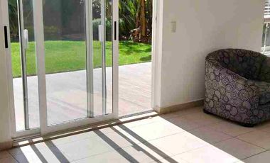 Venta Villa Capri Juriquilla Preciosa casa en condominio cotizado con amenidades. 3 recámaras, cto. de servicio, jardinzaso, amenidades