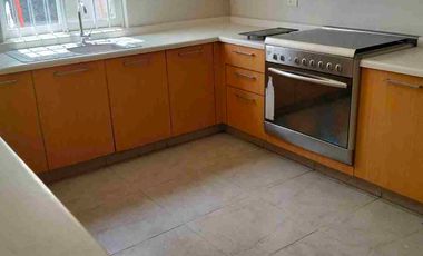 Renta Villa Capri Juriquilla Preciosa casa en condominio cotizado con amenidades. 3 recámaras con aire acondicionado  y paneles solares, sala de tv. cocina amplia cto. de servicio y lavado, sala comedor, jardin grande , garage techado, amenidades