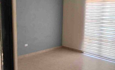 Renta Villa Capri Juriquilla Preciosa casa en condominio cotizado con amenidades. 3 recámaras con aire acondicionado  y paneles solares, sala de tv. cocina amplia cto. de servicio y lavado, sala comedor, jardin grande , garage techado, amenidades