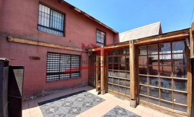 Casa de Dos Pisos Ampliada con 3 Dormitorios, 2 Baños, Villa La Busqueda, Comuna La Florida