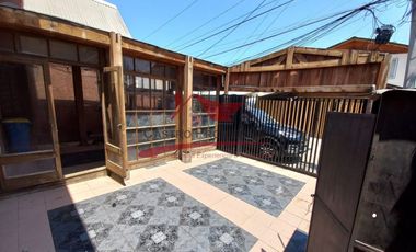 Casa de Dos Pisos Ampliada con 3 Dormitorios, 2 Baños, Villa La Busqueda, Comuna La Florida