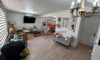 Casa de Dos Pisos Ampliada con 3 Dormitorios, 2 Baños, Villa La Busqueda, Comuna La Florida