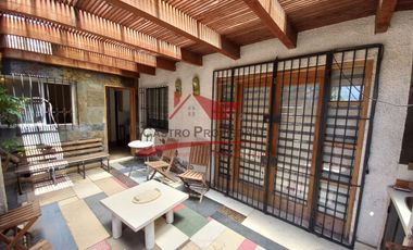 Casa de Dos Pisos Ampliada con 3 Dormitorios, 2 Baños, Villa La Busqueda, Comuna La Florida