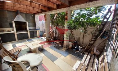 Casa de Dos Pisos Ampliada con 3 Dormitorios, 2 Baños, Villa La Busqueda, Comuna La Florida