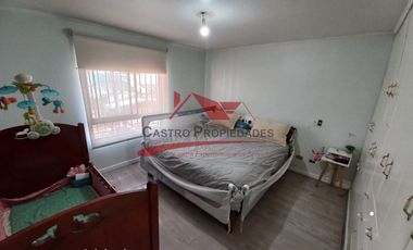 Casa de Dos Pisos Ampliada con 3 Dormitorios, 2 Baños, Villa La Busqueda, Comuna La Florida