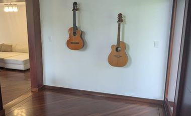 CASA 4 DORMITORIOS DE VENTA EN CUMBAYA SECTOR EL RESERVORIO