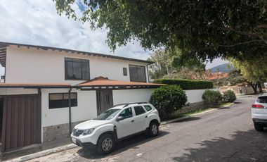 CASA 4 DORMITORIOS DE VENTA EN CUMBAYA SECTOR EL RESERVORIO