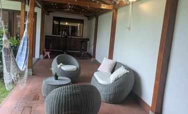 CASA 4 DORMITORIOS DE VENTA EN CUMBAYA SECTOR EL RESERVORIO