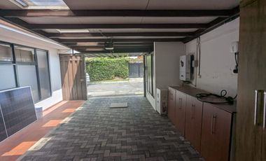 CASA 4 DORMITORIOS DE VENTA EN CUMBAYA SECTOR EL RESERVORIO