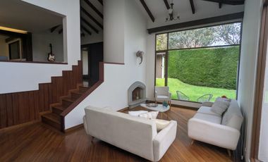 CASA 4 DORMITORIOS DE VENTA EN CUMBAYA SECTOR EL RESERVORIO
