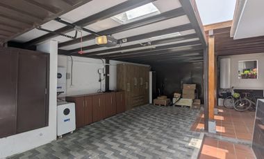 CASA 4 DORMITORIOS DE VENTA EN CUMBAYA SECTOR EL RESERVORIO