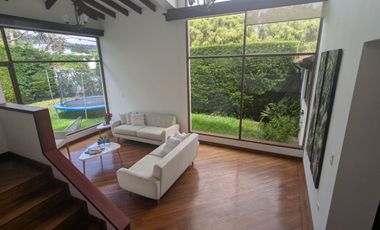 CASA 4 DORMITORIOS DE VENTA EN CUMBAYA SECTOR EL RESERVORIO