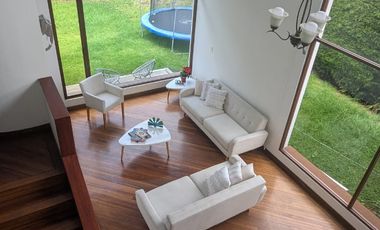 CASA 4 DORMITORIOS DE VENTA EN CUMBAYA SECTOR EL RESERVORIO