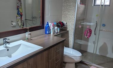 CASA 4 DORMITORIOS DE VENTA EN CUMBAYA SECTOR EL RESERVORIO