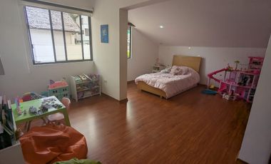 CASA 4 DORMITORIOS DE VENTA EN CUMBAYA SECTOR EL RESERVORIO