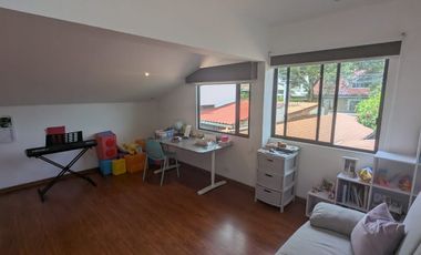 CASA 4 DORMITORIOS DE VENTA EN CUMBAYA SECTOR EL RESERVORIO