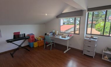 CASA 4 DORMITORIOS DE VENTA EN CUMBAYA SECTOR EL RESERVORIO