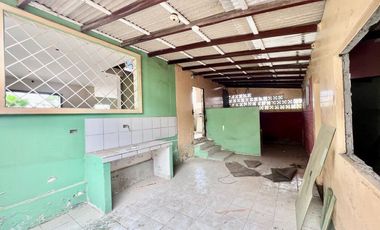 COSTA DE ORO: AMPLIO TERRENO CON CASA Y PALMERAS