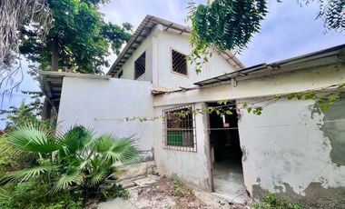 COSTA DE ORO: AMPLIO TERRENO CON CASA Y PALMERAS