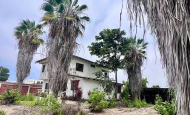 COSTA DE ORO: AMPLIO TERRENO CON CASA Y PALMERAS