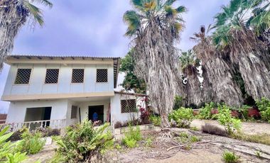 COSTA DE ORO: AMPLIO TERRENO CON CASA Y PALMERAS