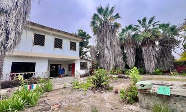COSTA DE ORO: AMPLIO TERRENO CON CASA Y PALMERAS