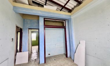 COSTA DE ORO: AMPLIO TERRENO CON CASA Y PALMERAS